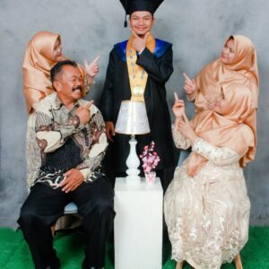 Galeri Foto Wisuda - Sebuah Cerita Studio Jakarta Timur